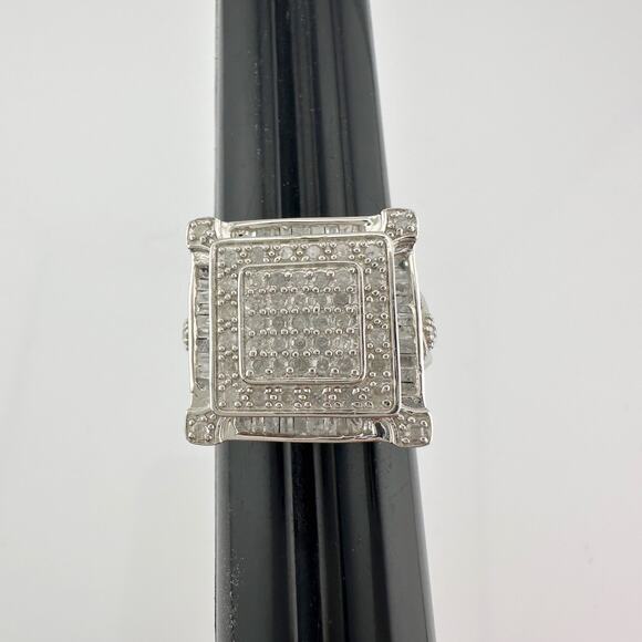 Elegant Princess Cut 1.00 Carat Diamond Ring - Size 7.25 - Picture 15 of 16